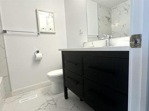 11537 81 Street, Edmonton, AB - Indoor Photo Showing Bathroom