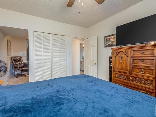 7607 128 Avenue, Edmonton, AB - Indoor Photo Showing Bedroom