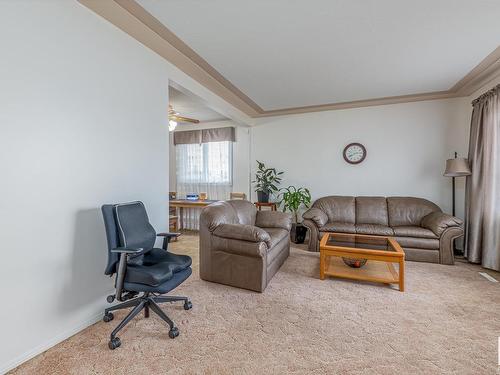 7607 128 Avenue, Edmonton, AB - Indoor Photo Showing Living Room