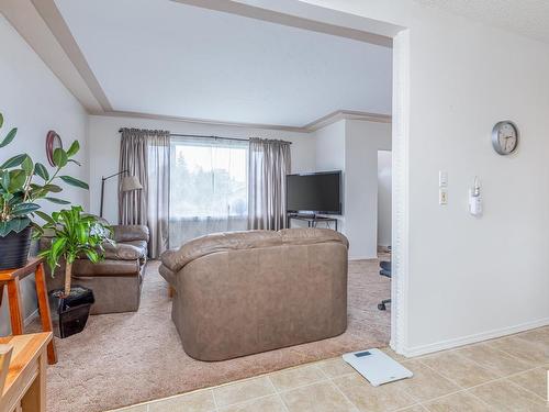 7607 128 Avenue, Edmonton, AB - Indoor