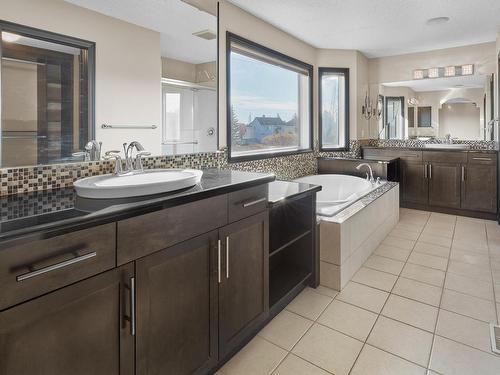 525 Stewart Crescent, Edmonton, AB - Indoor Photo Showing Bathroom