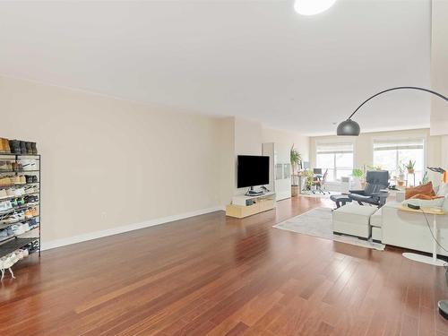 201 10154 103 Street, Edmonton, AB - Indoor Photo Showing Living Room