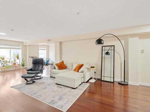 201 10154 103 Street, Edmonton, AB - Indoor Photo Showing Living Room