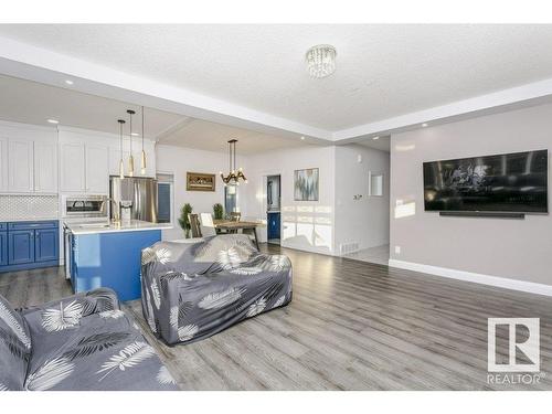 9316 206 Nw, Edmonton, AB - Indoor