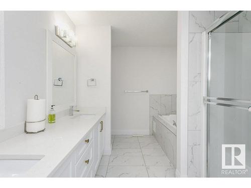 9316 206 Nw, Edmonton, AB - Indoor Photo Showing Bathroom