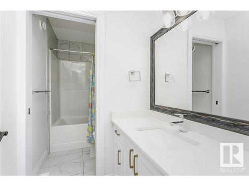 9316 206 Nw, Edmonton, AB - Indoor Photo Showing Bathroom