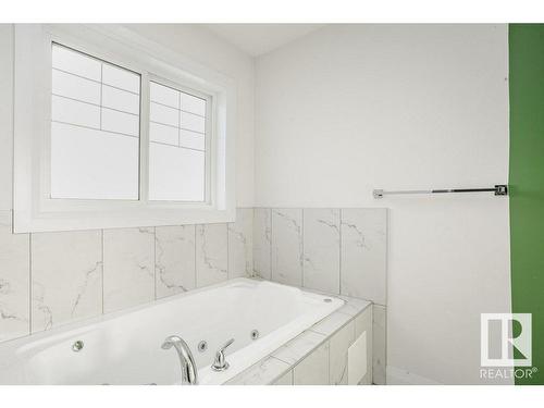 9316 206 Nw, Edmonton, AB - Indoor Photo Showing Bathroom