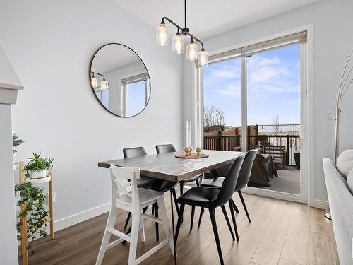 7536 Elmer Bend Bend, Edmonton, AB - Indoor Photo Showing Dining Room