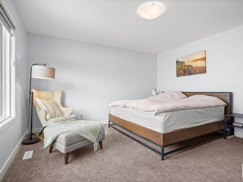 7536 Elmer Bend Bend, Edmonton, AB - Indoor Photo Showing Bedroom