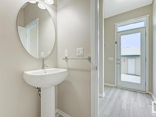 4106 Allan Crescent Sw, Edmonton, AB - Indoor Photo Showing Bathroom