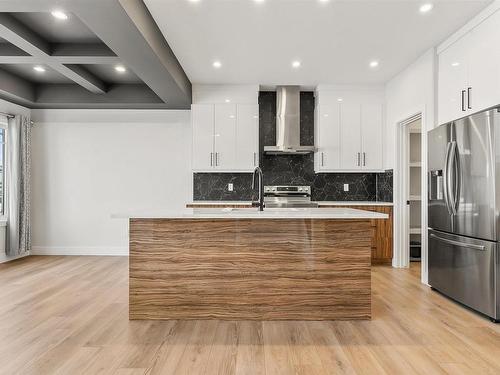 1572 Esaiw Place, Edmonton, AB - Indoor Photo Showing Kitchen