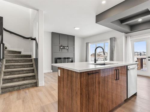 1572 Esaiw Place, Edmonton, AB - Indoor Photo Showing Kitchen