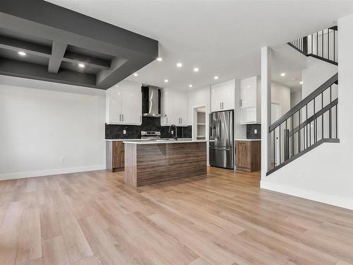 1572 Esaiw Place, Edmonton, AB - Indoor Photo Showing Kitchen