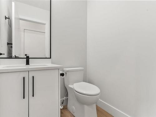 1572 Esaiw Place, Edmonton, AB - Indoor Photo Showing Bathroom