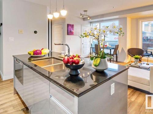 805 10388 105 Street, Edmonton, AB - Indoor Photo Showing Kitchen