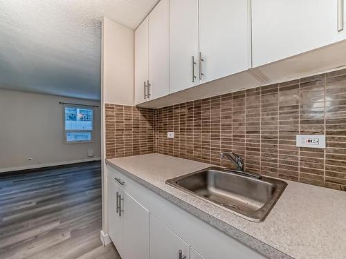 206 10140 120 Street, Edmonton, AB - Indoor Photo Showing Kitchen