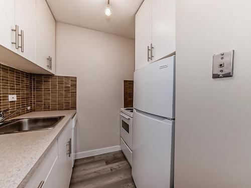 206 10140 120 Street, Edmonton, AB - Indoor Photo Showing Kitchen