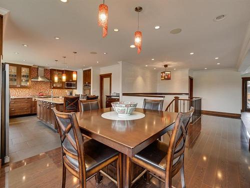 13850 Ravine Drive, Edmonton, AB - Indoor Photo Showing Dining Room