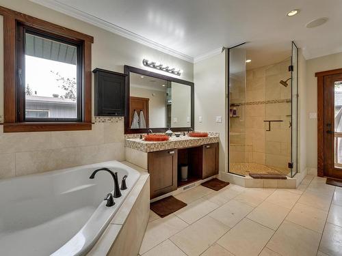 13850 Ravine Drive, Edmonton, AB - Indoor Photo Showing Bathroom