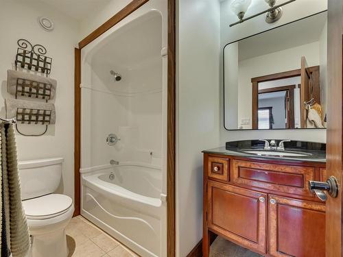 13850 Ravine Drive, Edmonton, AB - Indoor Photo Showing Bathroom