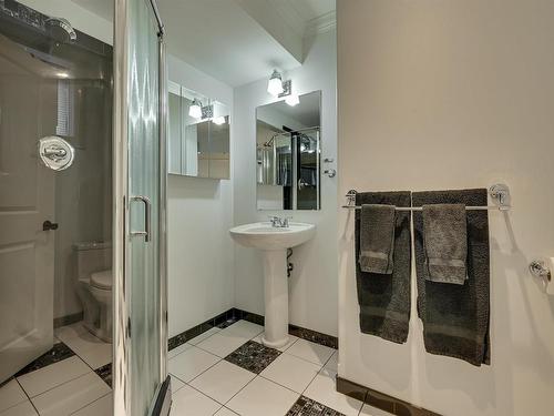 13850 Ravine Drive, Edmonton, AB - Indoor Photo Showing Bathroom