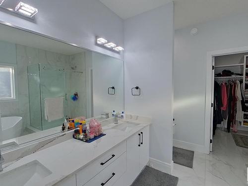 15004 15 Street Nw, Edmonton, AB - Indoor Photo Showing Bathroom