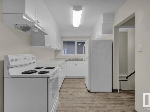 13214 Delwood Road, Edmonton, AB - Indoor Photo Showing Kitchen