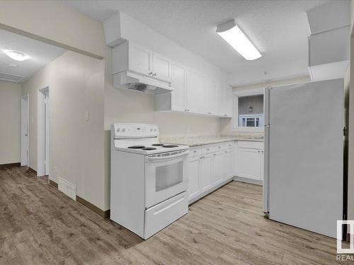 13214 Delwood Road, Edmonton, AB - Indoor Photo Showing Kitchen