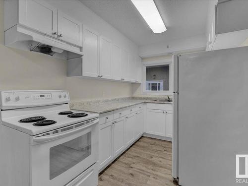 13214 Delwood Road, Edmonton, AB - Indoor Photo Showing Kitchen