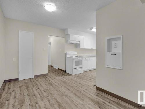 13214 Delwood Road, Edmonton, AB - Indoor Photo Showing Kitchen