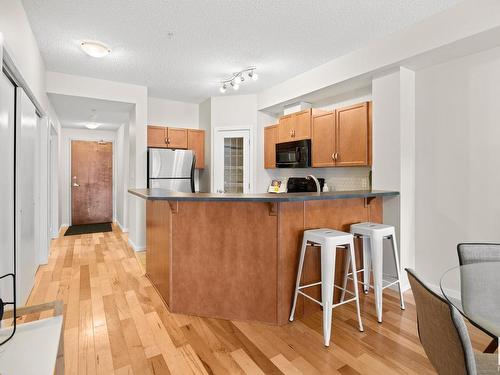 106 9910 111 Street Nw, Edmonton, AB - Indoor Photo Showing Kitchen