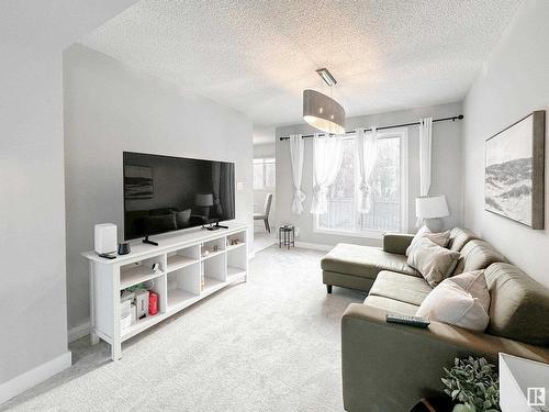 12041 162 Avenue, Edmonton, AB - Indoor Photo Showing Living Room