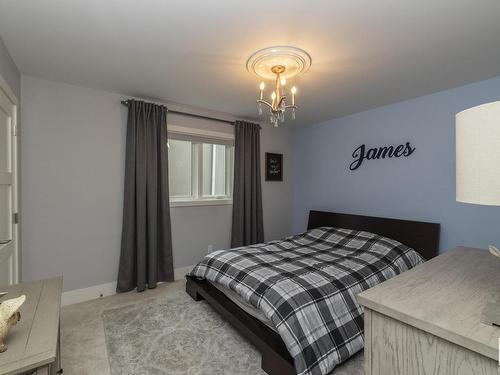 605 Howatt Drive, Edmonton, AB - Indoor Photo Showing Bedroom