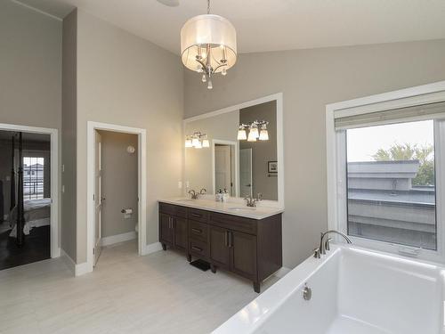 605 Howatt Drive, Edmonton, AB - Indoor Photo Showing Bathroom