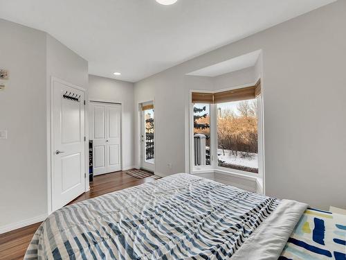 9211 98 Ave, Edmonton, AB - Indoor Photo Showing Bedroom