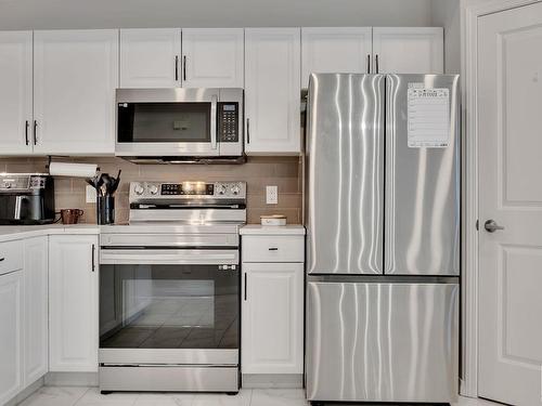 9211 98 Ave, Edmonton, AB - Indoor Photo Showing Kitchen With Upgraded Kitchen