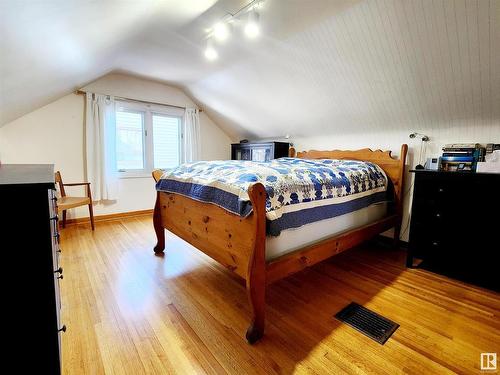 11522 77 Avenue, Edmonton, AB - Indoor Photo Showing Bedroom