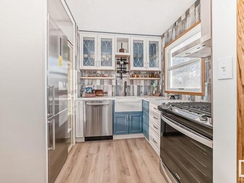 4237 117 Avenue, Edmonton, AB - Indoor Photo Showing Kitchen