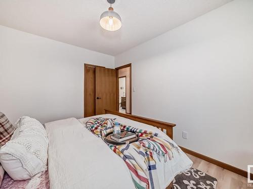 4237 117 Avenue, Edmonton, AB - Indoor Photo Showing Bedroom