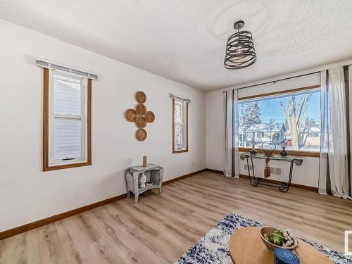 4237 117 Avenue, Edmonton, AB - Indoor Photo Showing Other Room