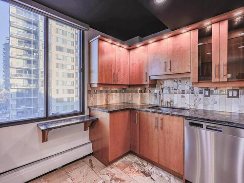 607 10045 118 Street, Edmonton, AB - Indoor Photo Showing Kitchen