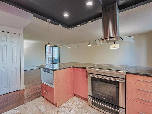 607 10045 118 Street, Edmonton, AB - Indoor Photo Showing Kitchen