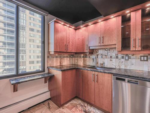 607 10045 118 Street, Edmonton, AB - Indoor Photo Showing Kitchen