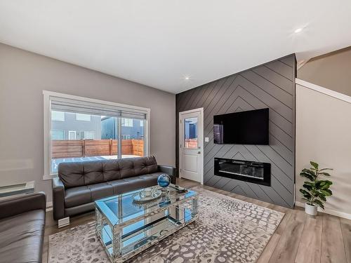 2320 Kelly Circle Circle, Edmonton, AB - Indoor Photo Showing Living Room With Fireplace