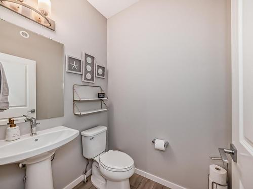 2320 Kelly Circle Circle, Edmonton, AB - Indoor Photo Showing Bathroom