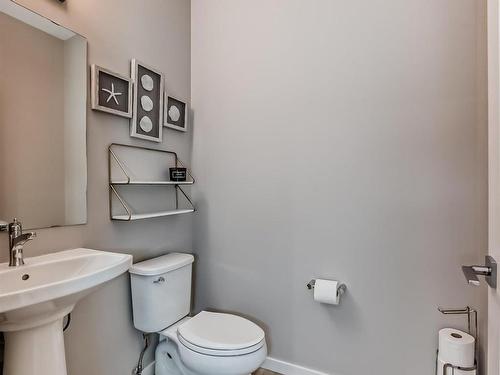 2320 Kelly Circle Circle, Edmonton, AB - Indoor Photo Showing Bathroom