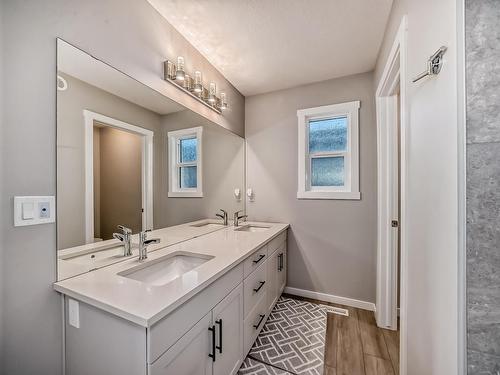 2320 Kelly Circle Circle, Edmonton, AB - Indoor Photo Showing Bathroom