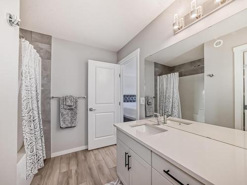 2320 Kelly Circle Circle, Edmonton, AB - Indoor Photo Showing Bathroom