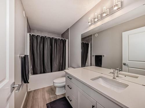 2320 Kelly Circle Circle, Edmonton, AB - Indoor Photo Showing Bathroom