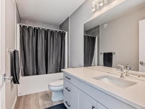 2320 Kelly Circle Circle, Edmonton, AB - Indoor Photo Showing Bathroom